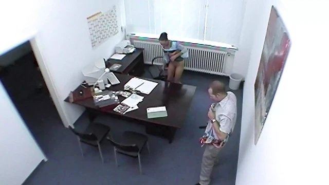 Трахаю вместо того, чтобы печатать - секс в офисе