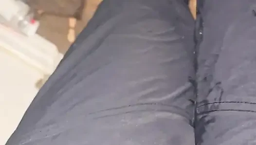 ıslatmaya dayanıklı yürüyüş pantolonları, yarısı ayakta, yarısı için uzanıyor (underwhelming)