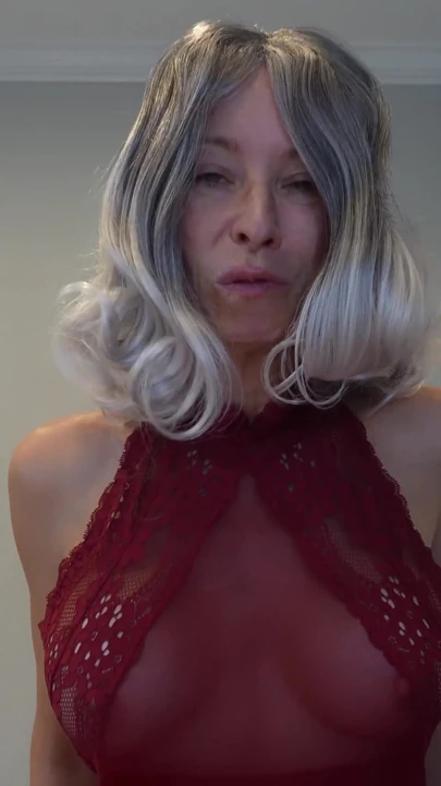 Üvey Büyük Ebeveynler Gününde Uygunsuz Bir Hediye Almak - GILF MACERALARI E35 - MILF STELLA 4K TAM VİDEO | Klip 1