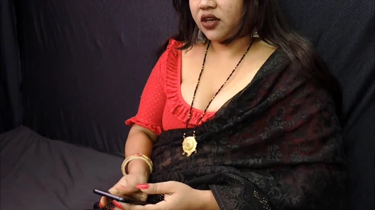 Üvey oğul üvey annesine yardım etmek için götüne sokuyor