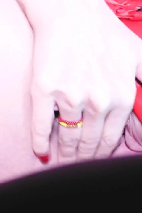 Eva lateks kırmızı vinil tanrıça ateşli emiyor döl büyük yarak