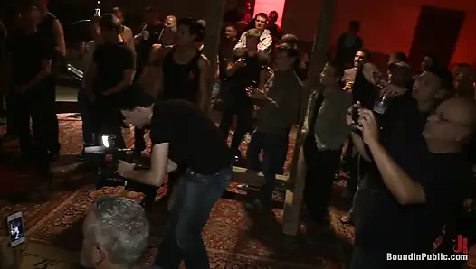 Yakışıklı bir sürtük Folsom hafta sonu boyunca 100 azgın adamla grup seks yapıyor