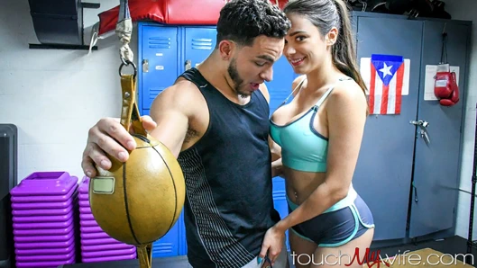 Touchmywife - kişisel eğitmen utangaç ev hanımının amını genişletiyor - ashly anderson