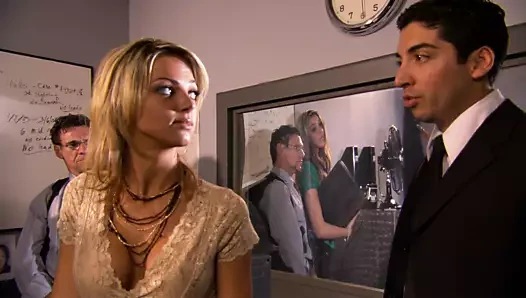 Dövmeli esmer inliyor süre Başlarken çarptım sert