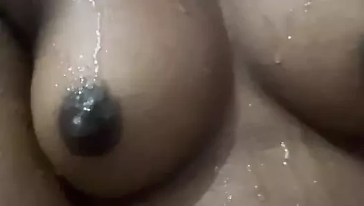 Yengenin banyo yaparken viral videoları sızdırıldı