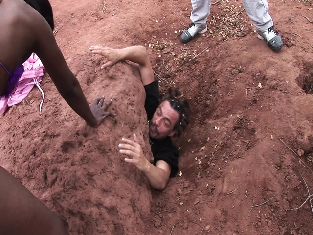 Kumda Gömülü Güzellik: Vahşi Açık Hava Fetiş Seks