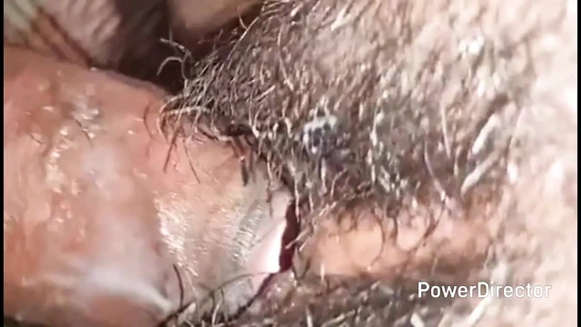 Hintli genç kız bakire sıkı amcık ilk kez sikişiyor