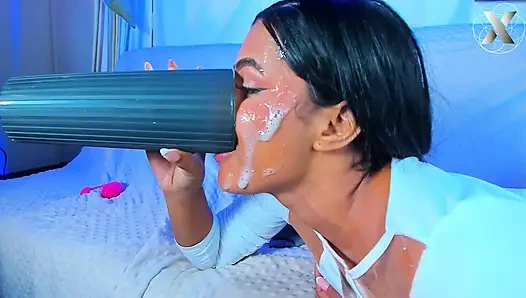 Külotum üzerimde mastürbasyon yapıyorum: heyecanla ve seks kokusuyla ıslanmıştı