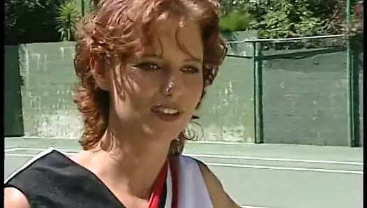 Mini etekli azgın sürtük anal seks yapıyor