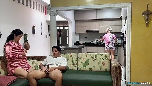 Karımın önünde arkadaşıyla seks yaptım! Fark etmedi bile!