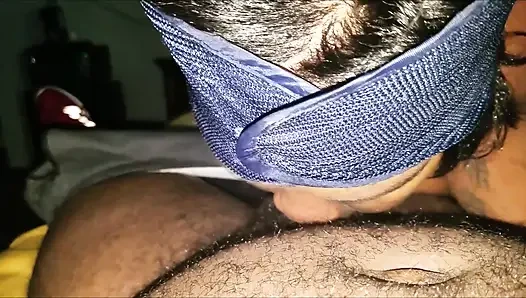 Kirli otel edepsiz orta yaşlı seksi kadından emiyor ve sikişiyor