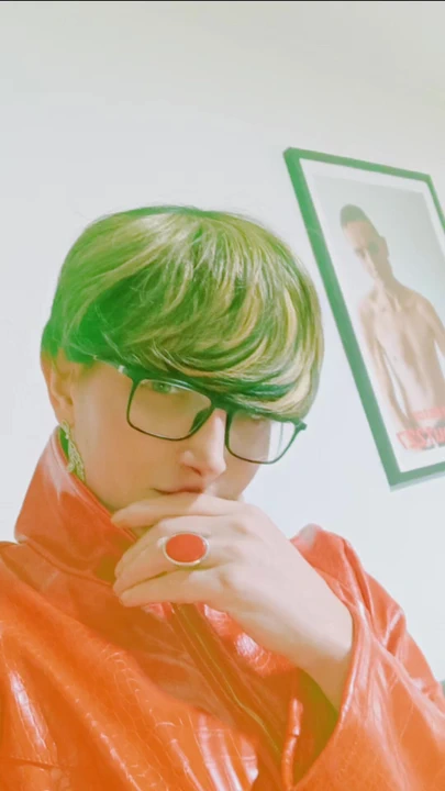 Bugün yıldızınız rafou1227'nin giydiği çok kışkırtıcı yeni bir ceket