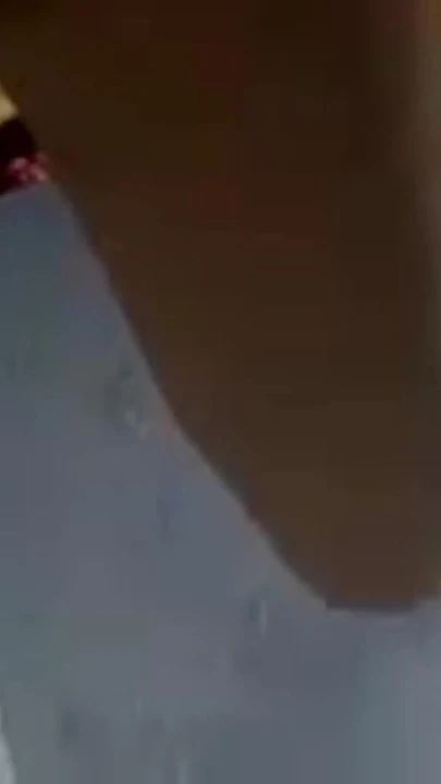 Üvey kız kardeşim bu gece bütün gece benim. | Klip 1