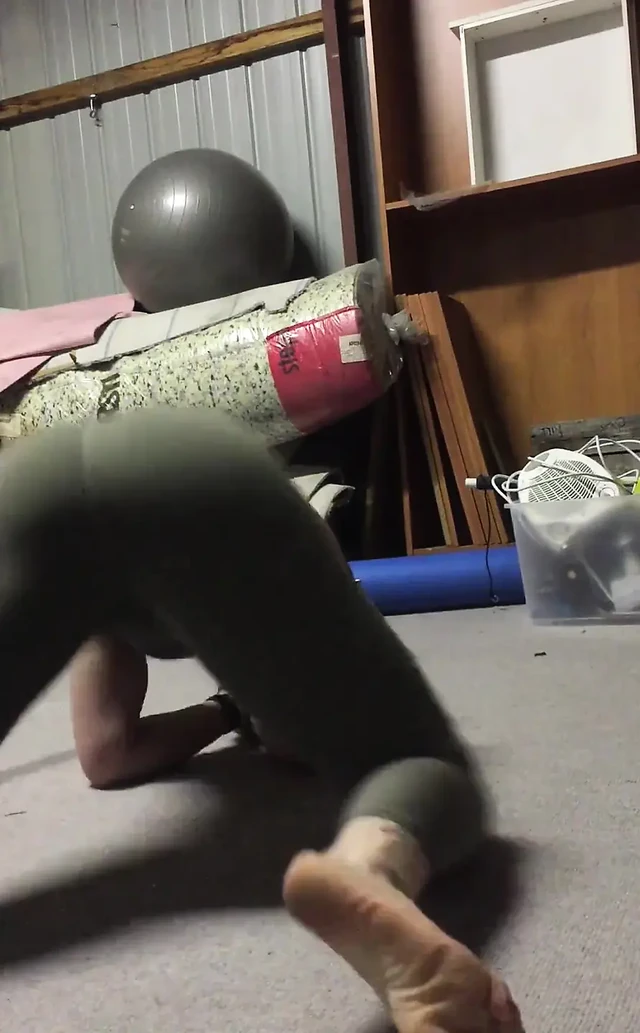 Тренировка крошки и ее крутой мускулистой задницы - часть 5