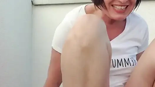 Julie sınırsız fışkırtıyor