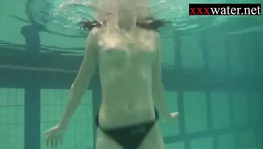 Sualtı erotik ve jimnastik