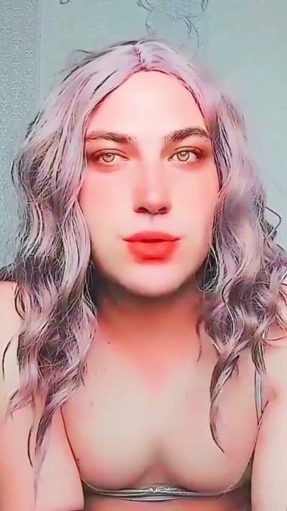 Vücuduma Yağ Süren Seksi Sarışın Parlak Tenli Ladyboy Model Sissy Femboy Crossdresser ve Cosplayer | Klip 1