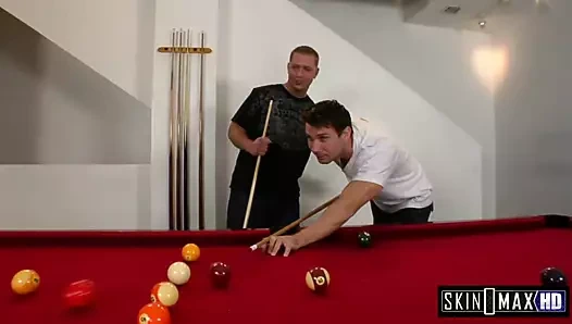 Britney üçlü seviyor.