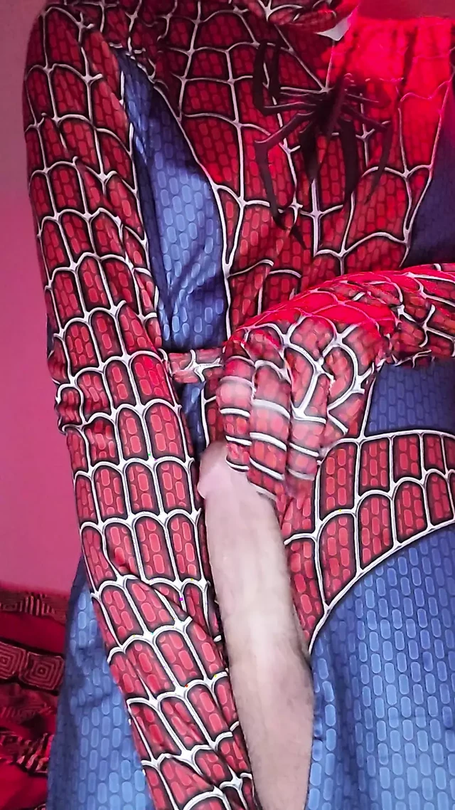 Человек-паук расслабляется