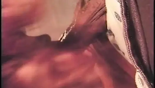 Kızıl saçlı ve esmer büyük memeli zenci kızlar yarak emiyor ve götlerini siktiriyor