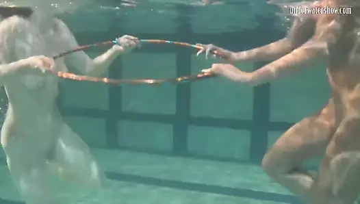 kötü kalite sualtı lezbiyen gösteri