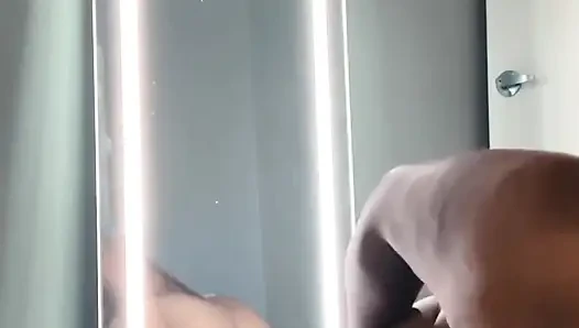 Bigdebbie binmeyi seviyor