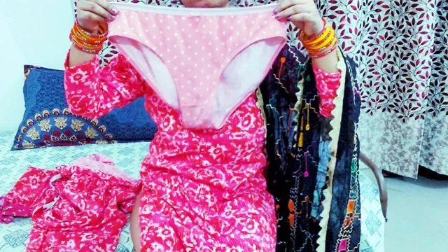 Ateşli xxx üvey anne evde baştan çıkaran edepsiz konuşmalı Hintçe sesli orgazm olana kadar sert sikiliyor