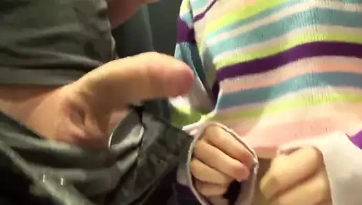 Alışveriş merkezinde halka açık üçlü seks... baskın!