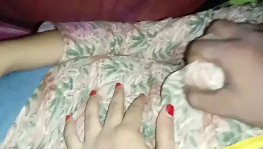 İlk kez seks üniversiteli kız arkadaşım evime geliyor ve karımı sikiyor
