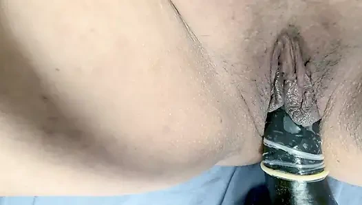 Amcığım en iyi döl için siyah bir oyuncak veya yarak yiyor