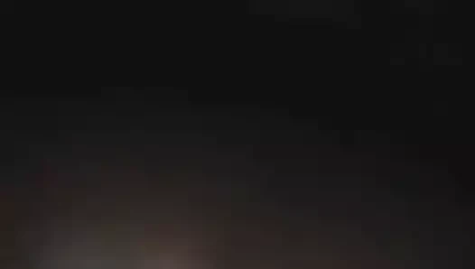 Dans le noire elle crie