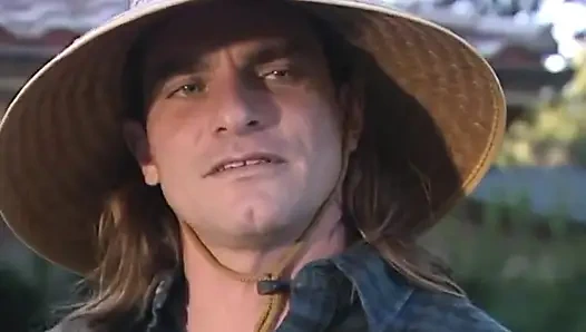 İri göğüslü seksi sarışın amcık sikişiyor