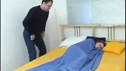 Duvar şşş! üvey annen yan komşun!