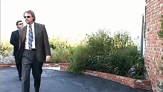 Kıllı orta yaşlı seksi kadın fışkırtarak orgazm patlamaya kadar parmaklanıyor