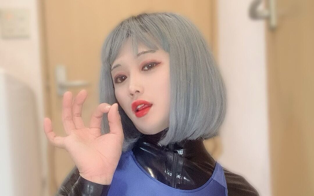Lateks sissy doll
