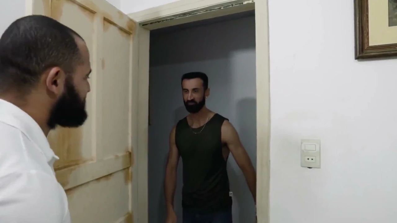Masaje gay profundo con final feliz entre hombres