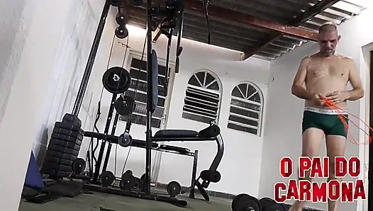 Kamera spor salonunda çıplak taç filme çekiyor