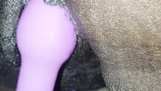 Kahverengi şekerle oynuyor!!