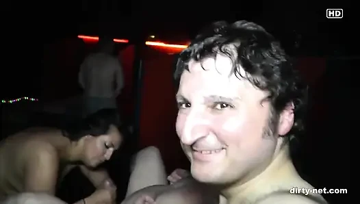 Döl orospusu Aida ile gırtlağına kadar alma grup seks
