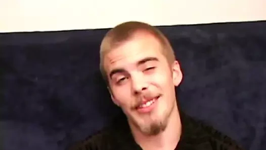 Jasper etini dövüyor