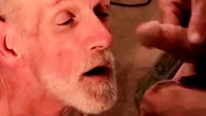 İğrenç şişman eski mahkum kafa verir