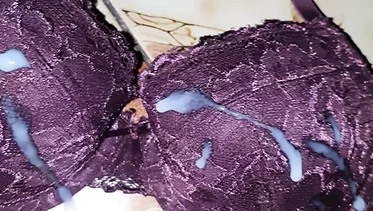 Cum on bra ejac sur son soutien gorge