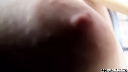 Dövmeli sarışın bebek stevie shae alma boşalmak yüz