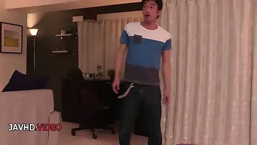 Japon orta yaşlı seksi kadın derin gırtlak nana nakamura ile epik porno oyununa yol açıyor