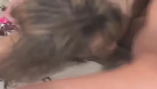 Olgun bebeğin ıslak parmaklaması titreyen orgazm sikişine yol açıyor
