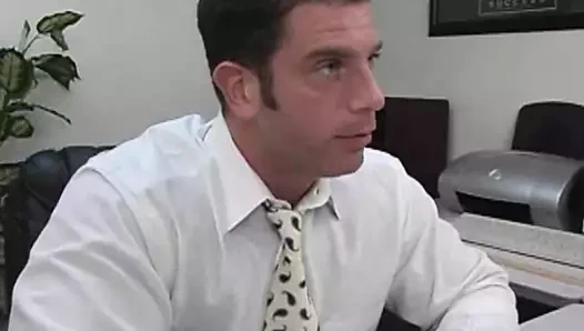 Dolgun genç kız öğrenci asil horoz binmek için istekli