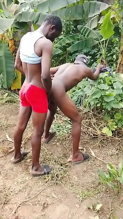 Büyüklerimle bir cocoyam çiftliğinde açık havada seks | Klip 1