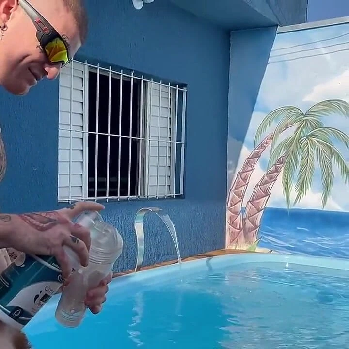Havuzda 2 düz mastürbasyon