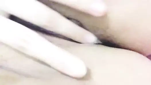 amiga mostrando su cuerpo