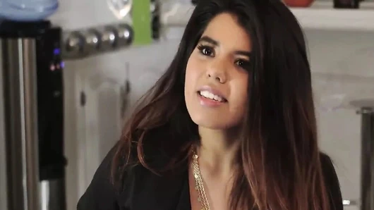 Seksi esmer genç gets acımasız ceza itibaren büyük çük züppe